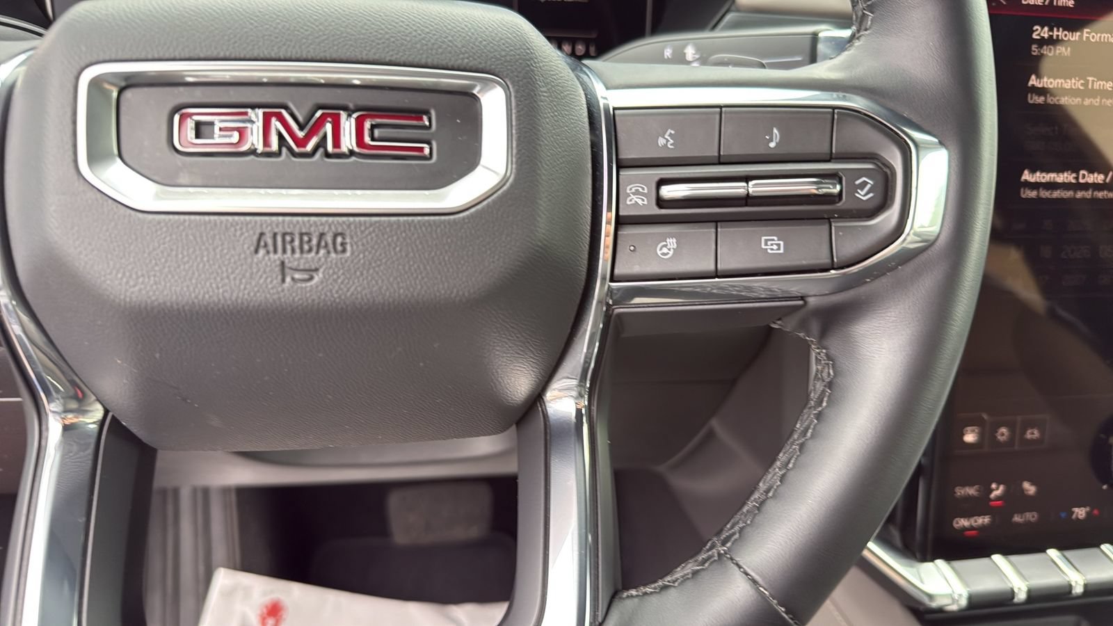 Used 2026 GMC Acadia Elevation w/ Elevation Premium Package FWD image 15