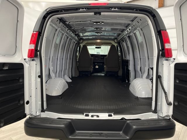 New 2026 Chevrolet Express 3500 Extended w/ Driver Convenience Package RWD image 21
