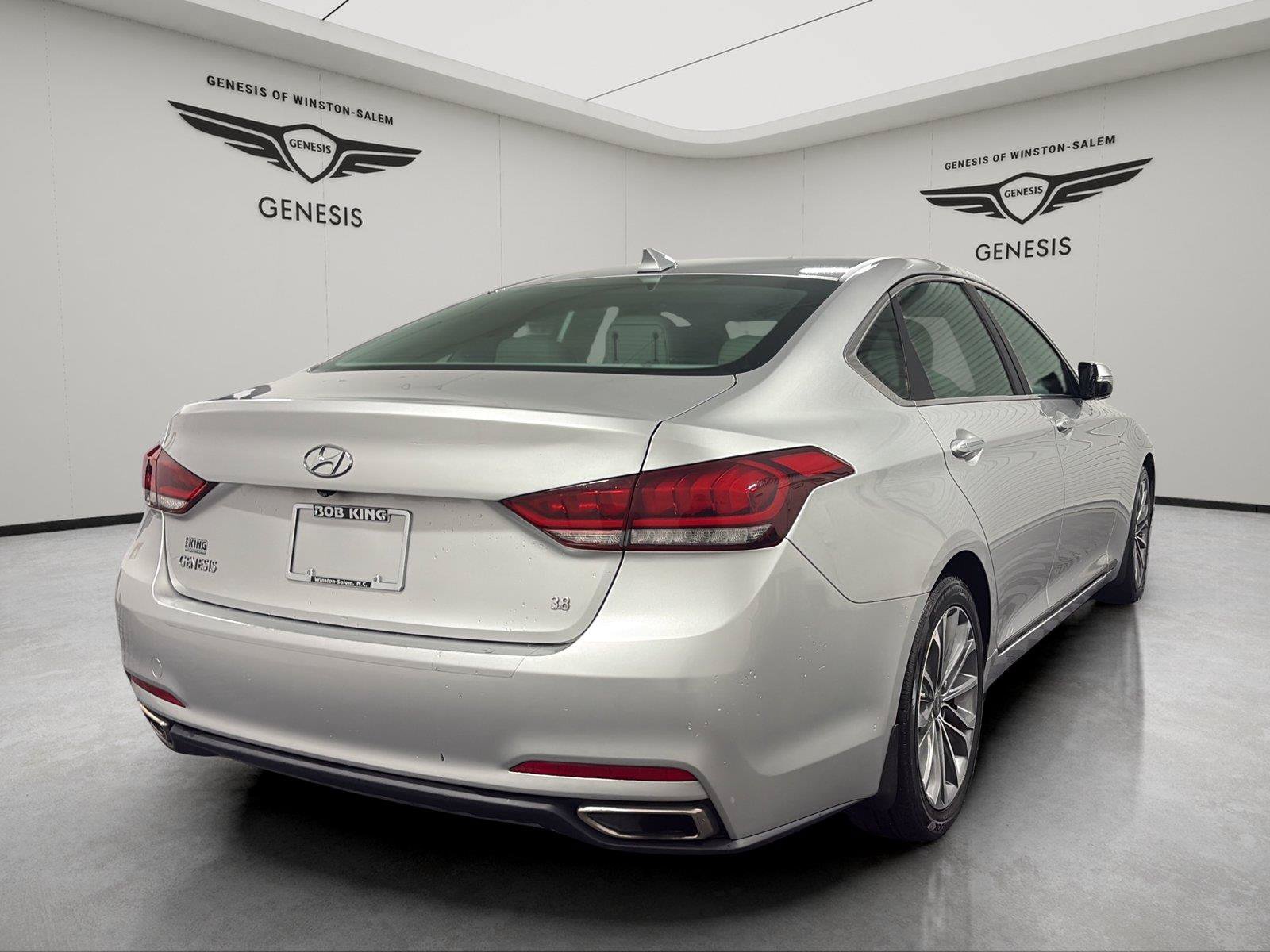 Used 2015 Hyundai Genesis 3.8 RWD image 5