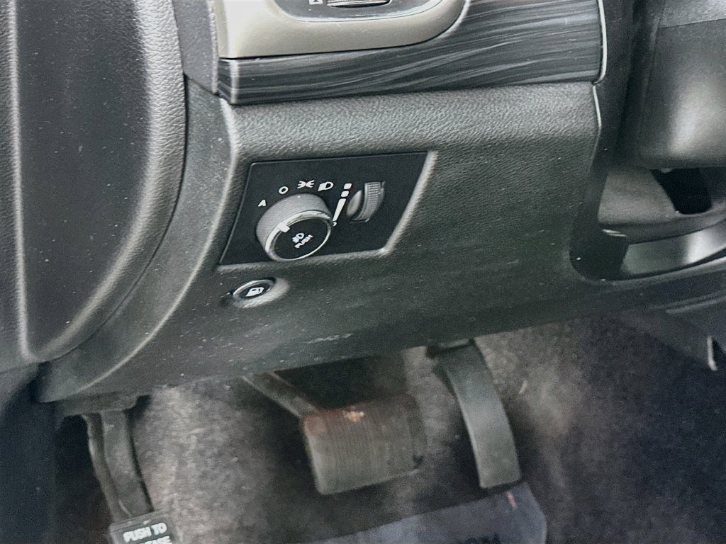 Used 2019 Jeep Grand Cherokee Laredo w/ Security & Convenience Group AWD/4WD image 15