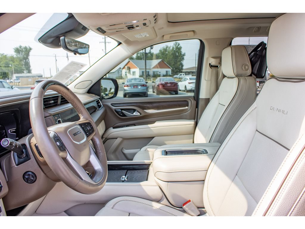 Used 2024 GMC Yukon Denali w/ Advanced Technology Package AWD/4WD image 32