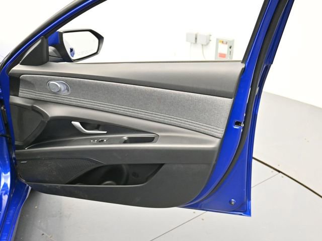 Used 2024 Hyundai Elantra Limited image 28