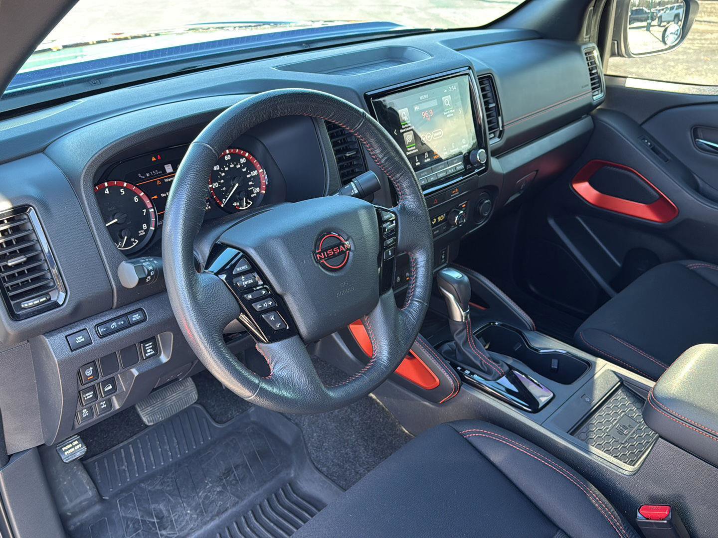 Used 2022 Nissan Frontier PRO-4X image 18