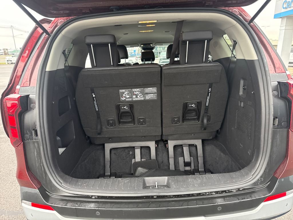 Used 2025 Kia Carnival image 25