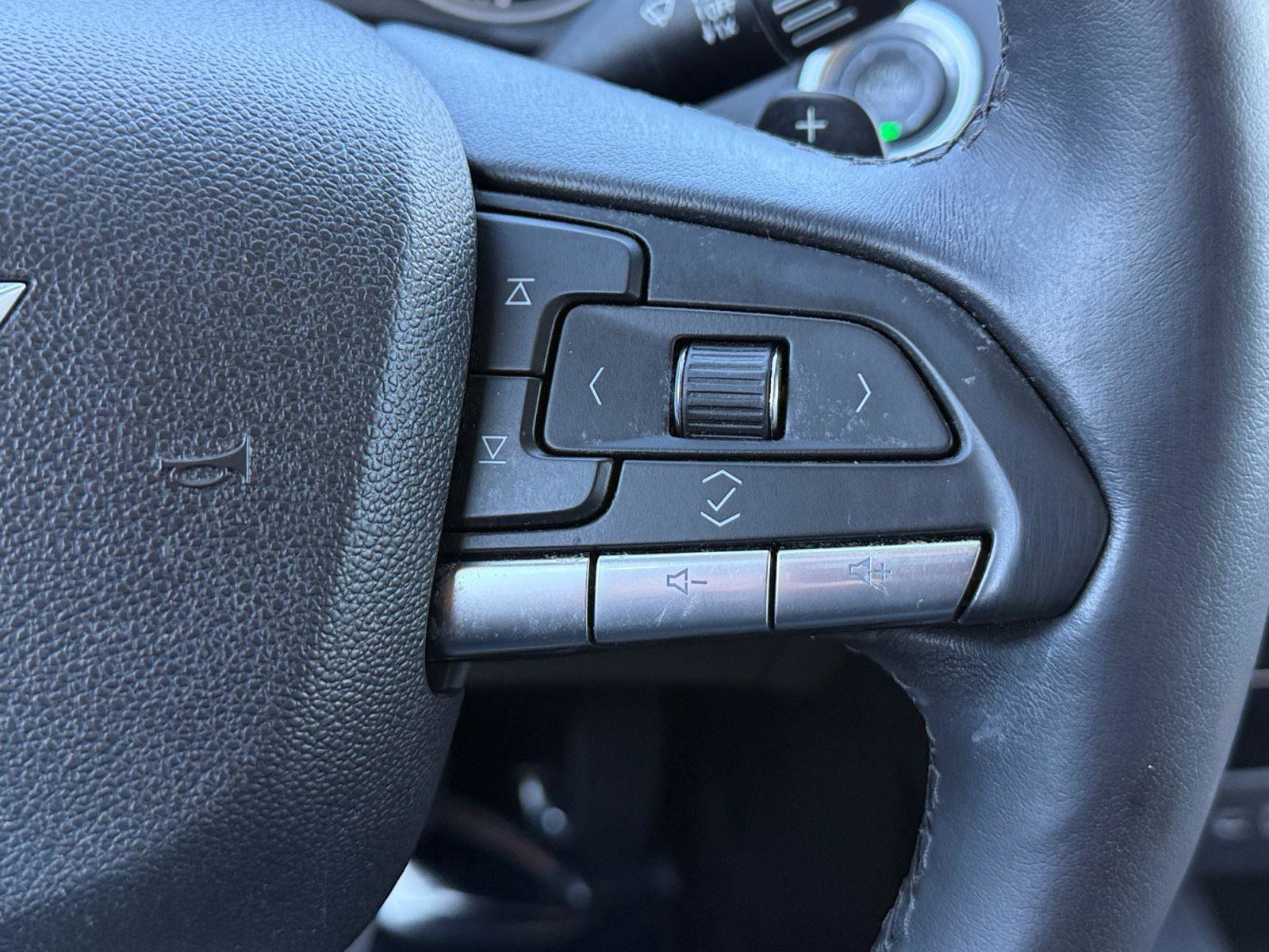 Used 2022 Cadillac XT4 Luxury w/ Cold Weather Package image 27