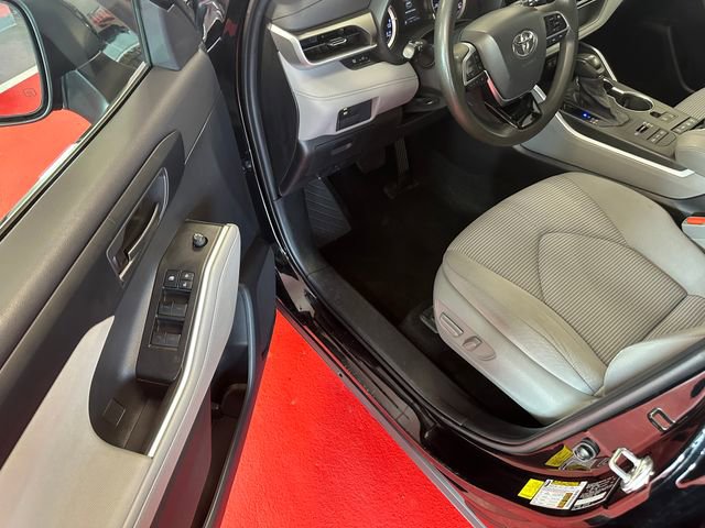 Certified 2021 Toyota Highlander L image 10