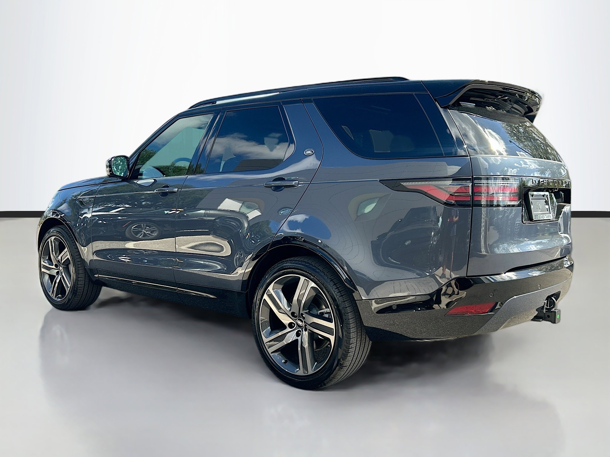 New 2026 Land Rover Discovery Dynamic SE image 3