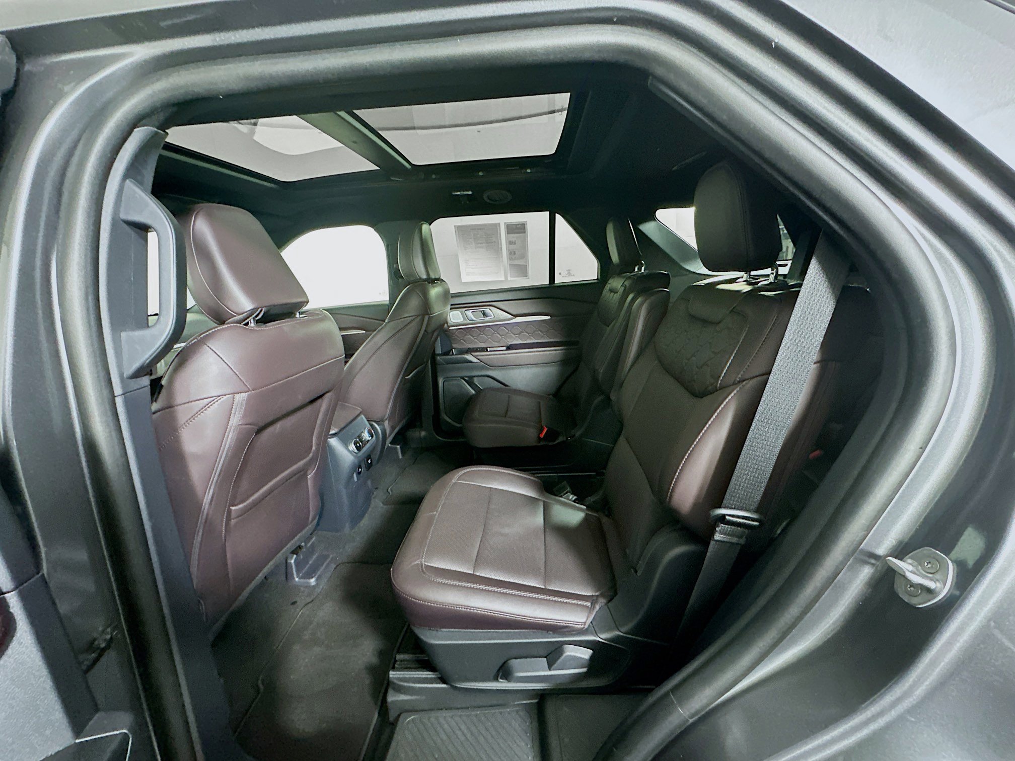 Used 2025 Ford Explorer Platinum w/ LUX Leather Package image 27