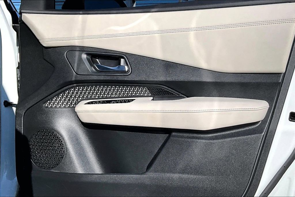 Used 2023 Nissan Ariya FWD image 24