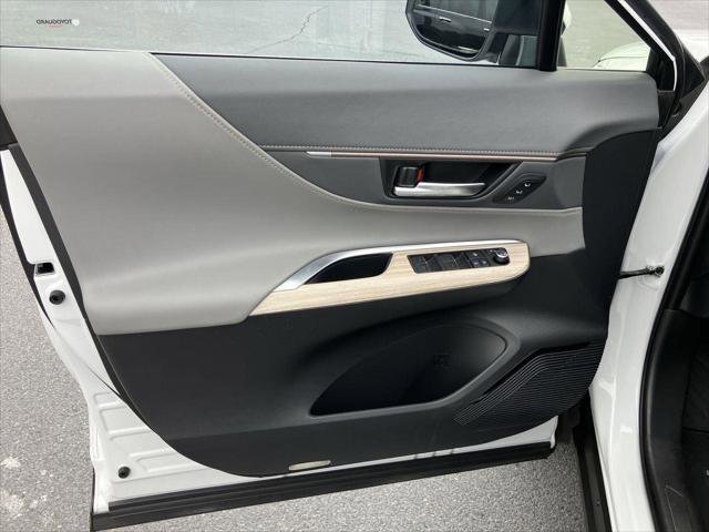 Certified 2024 Toyota Venza Limited image 16