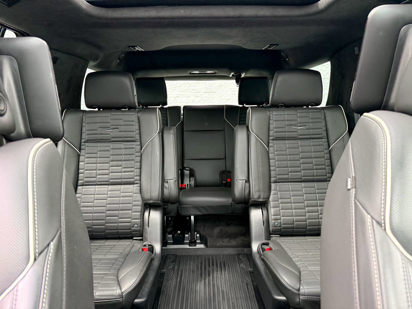 Certified 2022 Cadillac Escalade Premium Luxury Platinum w/ Heavy-Duty Trailer Package image 13