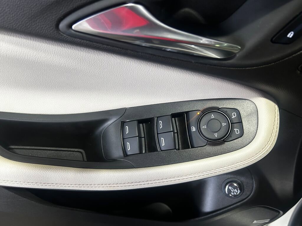 Used 2025 Buick Encore GX Avenir w/ Avenir Convenience Package image 8