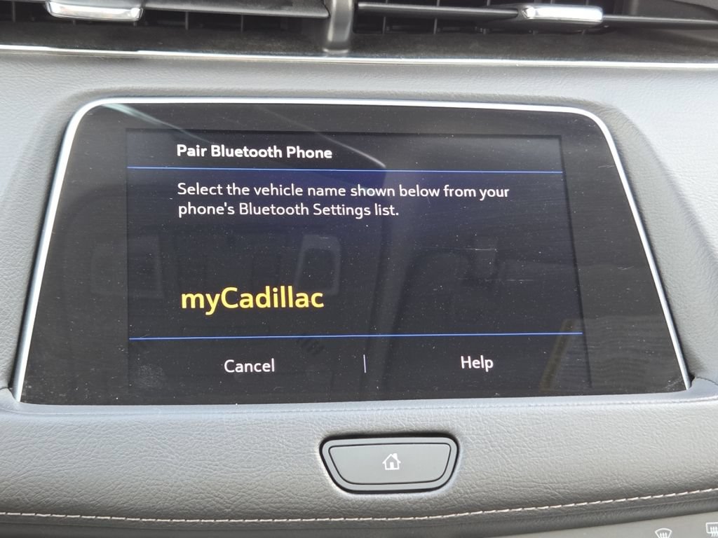 Used 2023 Cadillac XT4 Luxury w/ Driver Awareness Package FWD image 7