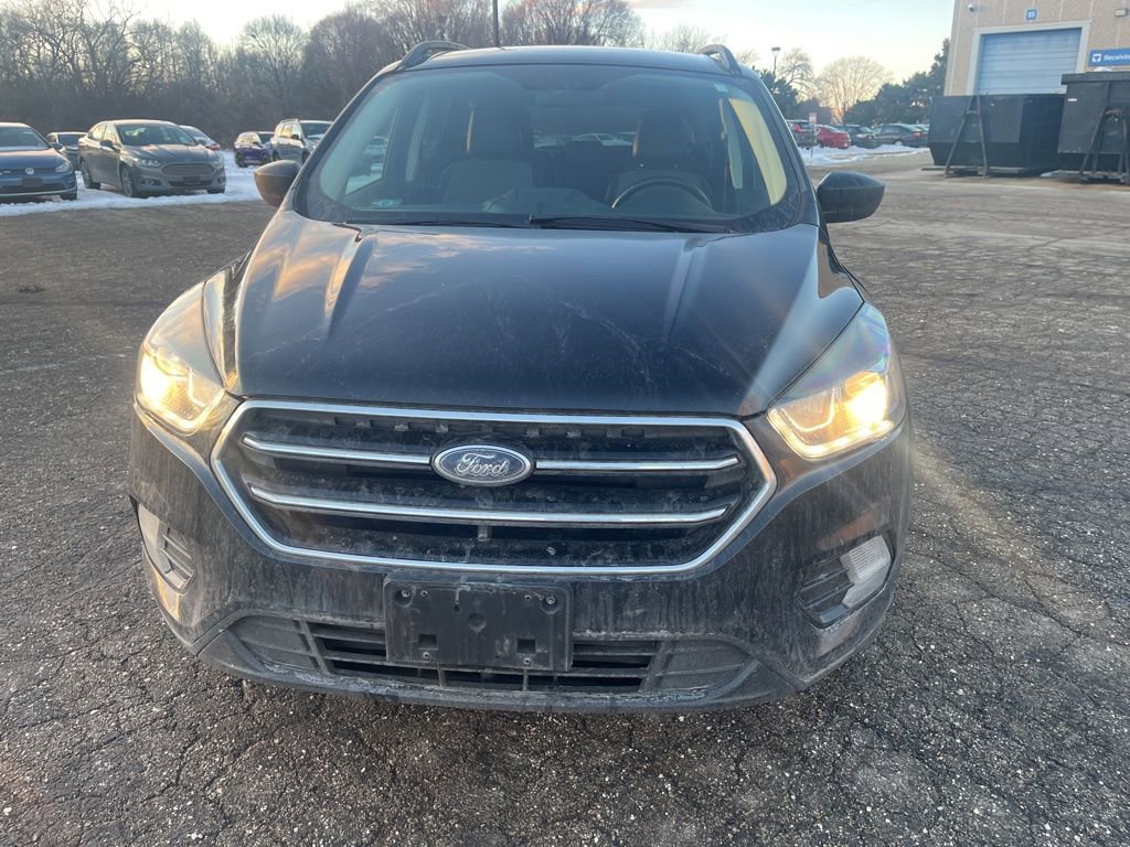 Used 2017 Ford Escape SE w/ Equipment Group 201A image 3