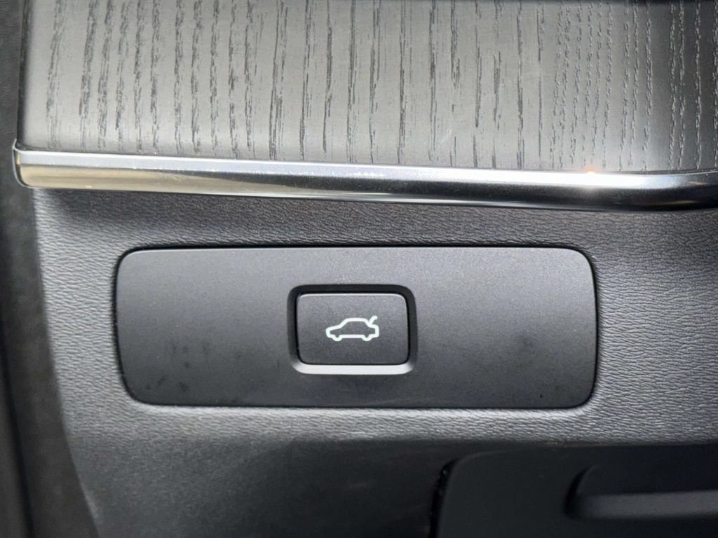 Used 2025 Volvo XC90 B6 Ultra AWD/4WD image 27