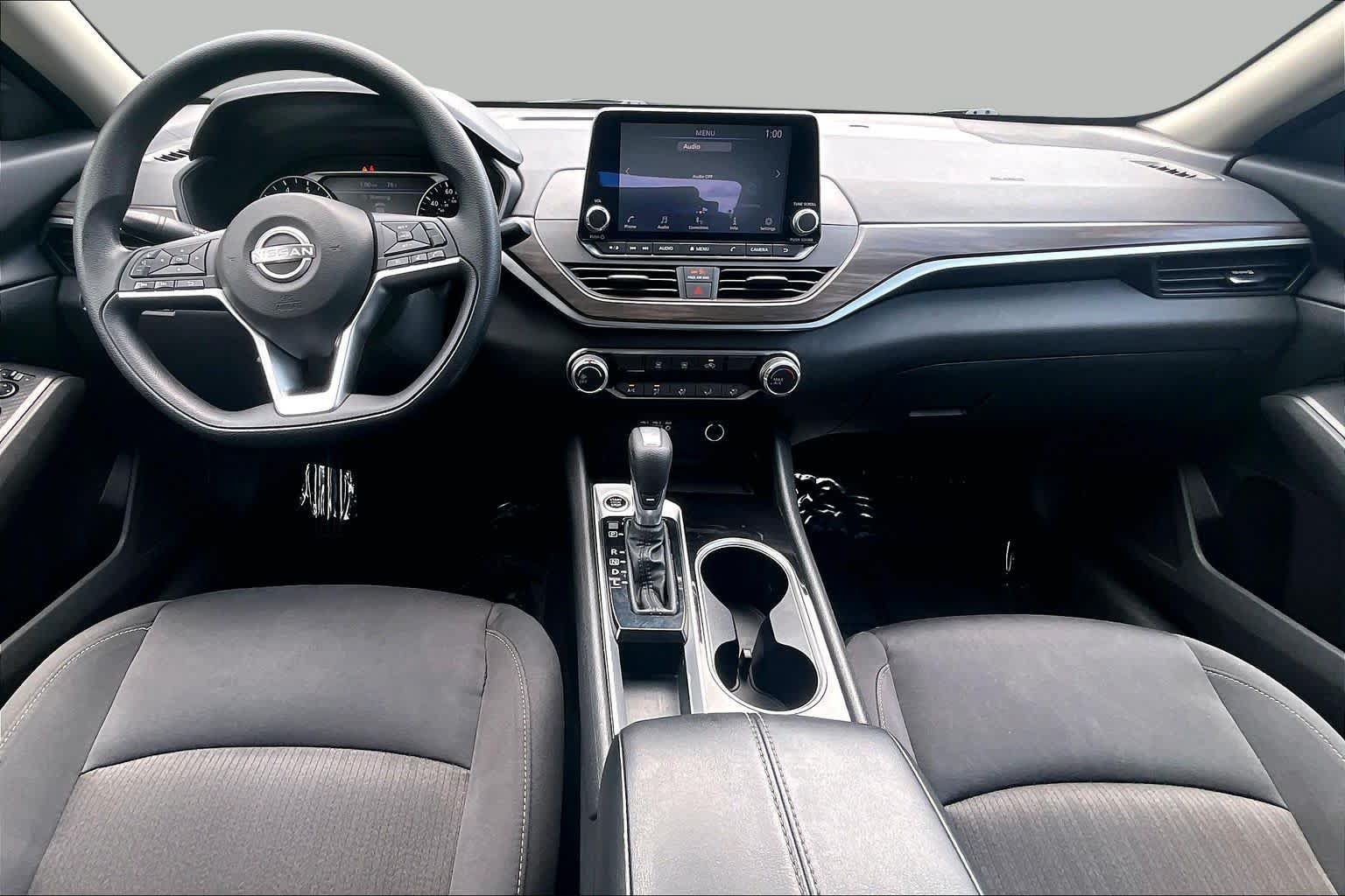 Used 2024 Nissan Altima 2.5 SV FWD image 16