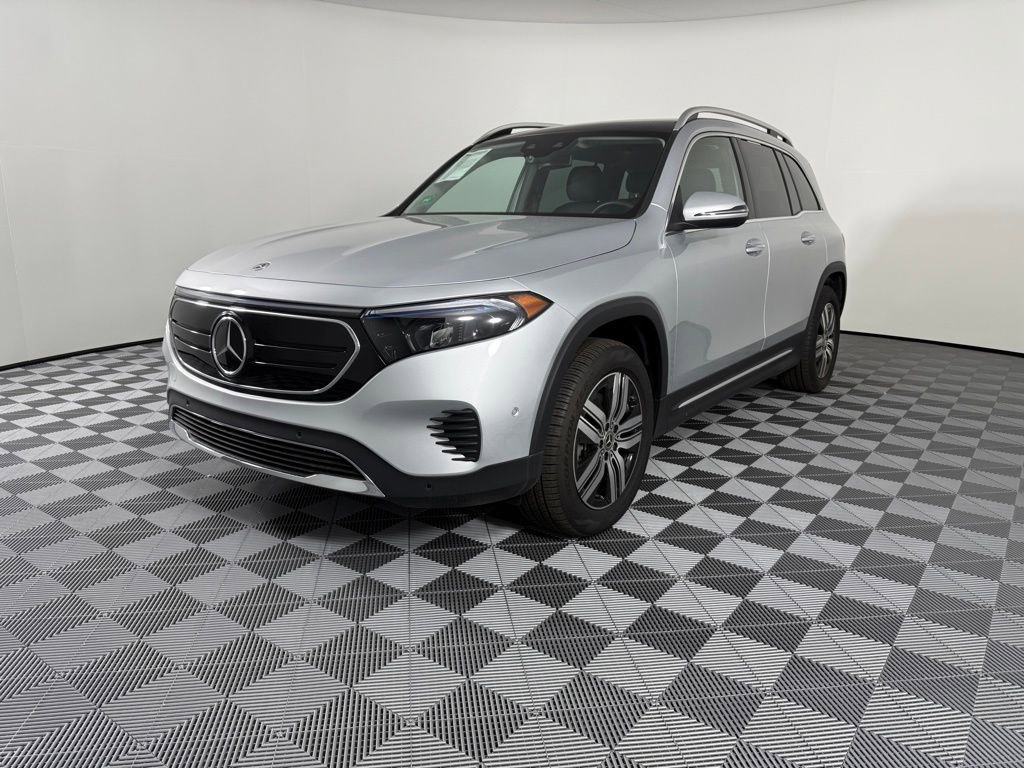 Used 2023 Mercedes-Benz EQB 300 4MATIC image 4