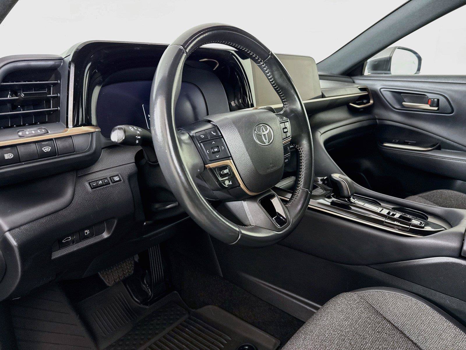 Certified 2024 Toyota Crown AWD/4WD image 4