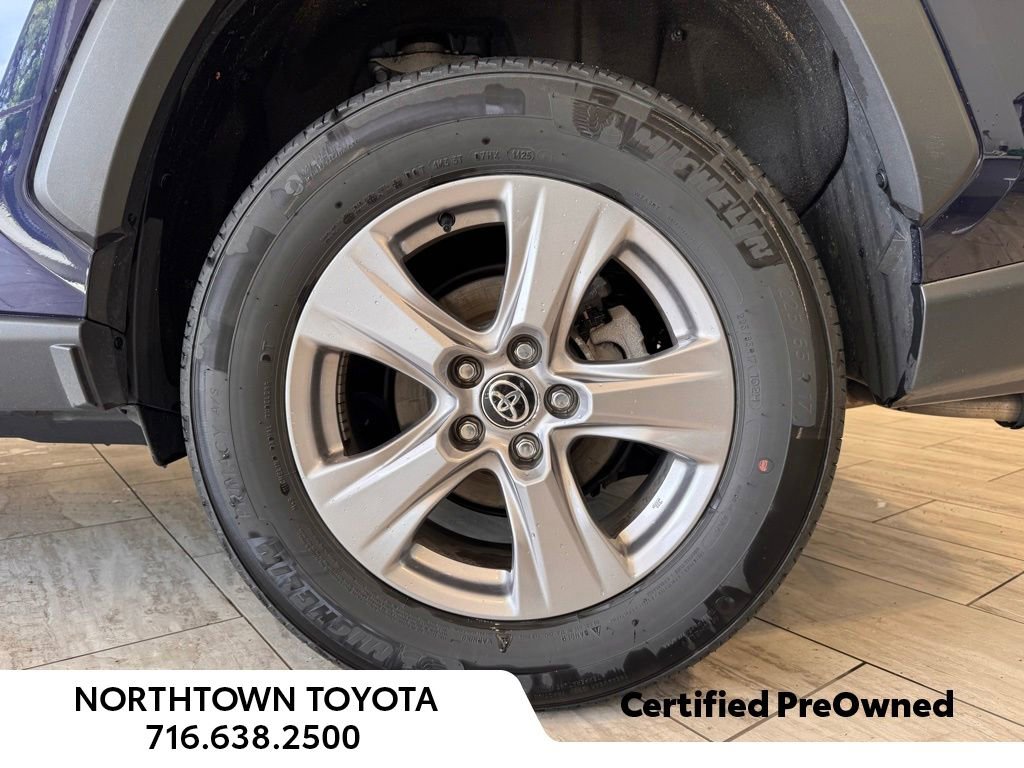 Used 2025 Toyota RAV4 XLE AWD/4WD image 6