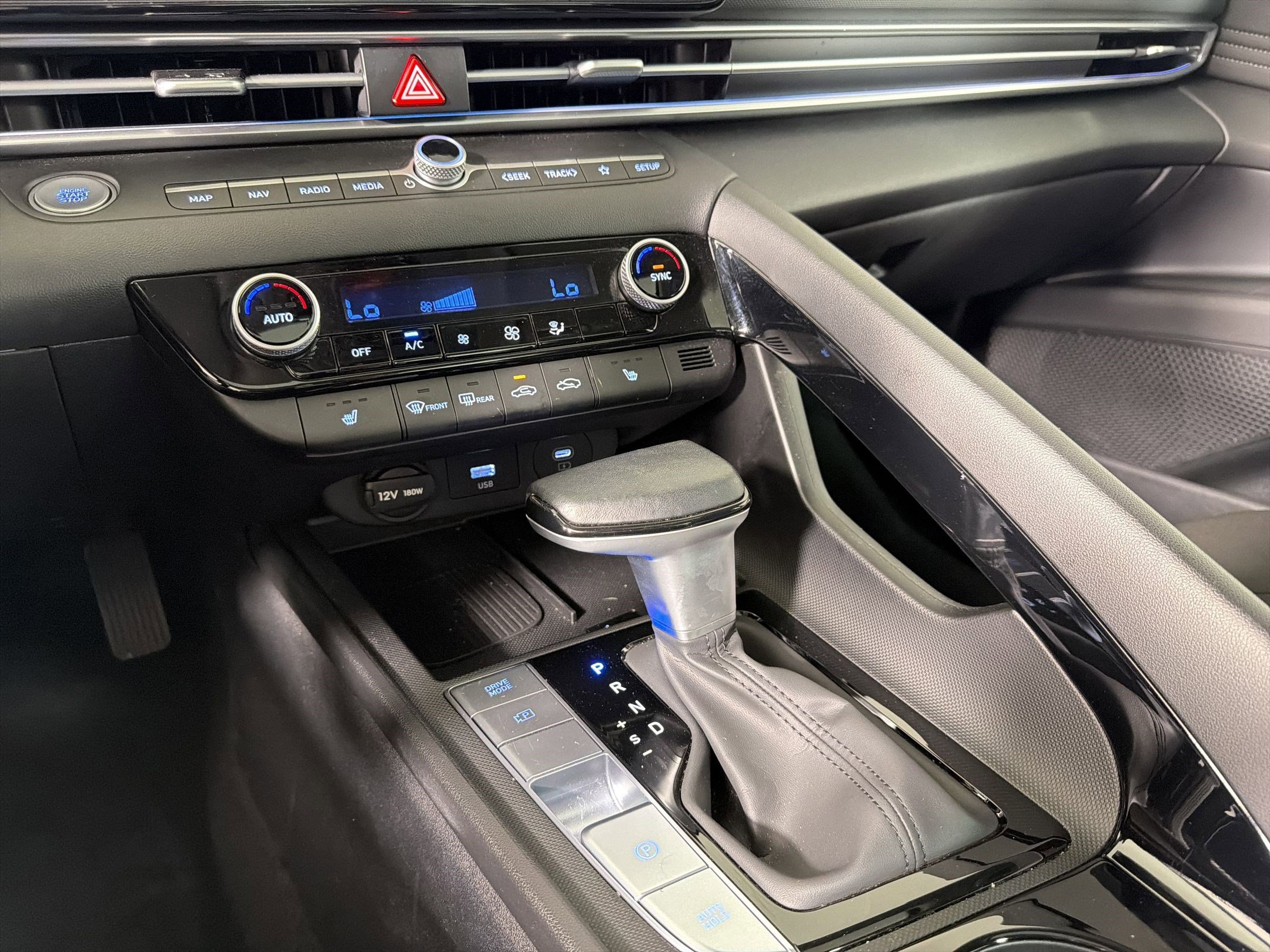 Used 2025 Hyundai Elantra SEL image 16