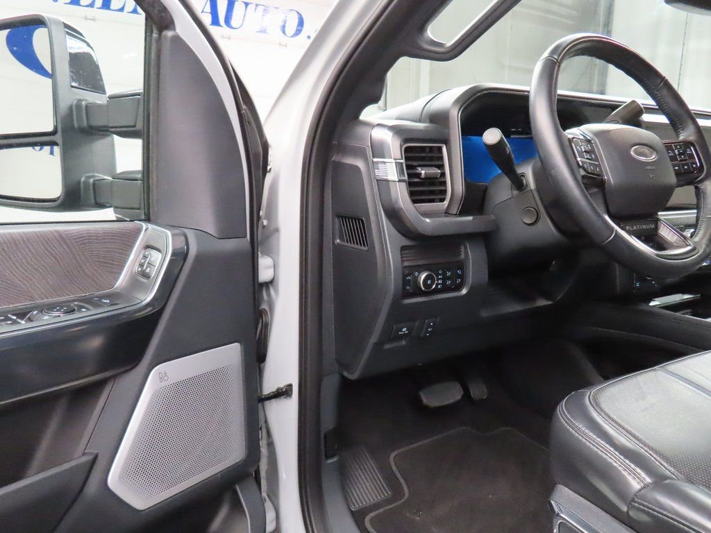 Used 2025 Ford F250 Platinum w/ FX4 Off-Road Package AWD/4WD image 59