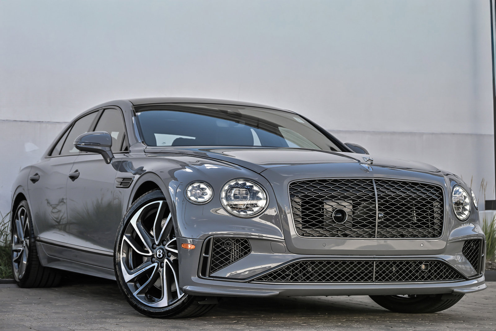 New 2025 Bentley Flying Spur Plug-In Hybrid image 1