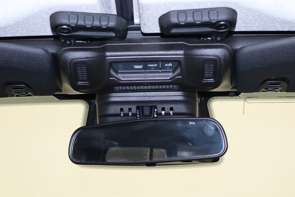 Used 2025 Jeep Wrangler Unlimited Sahara image 24