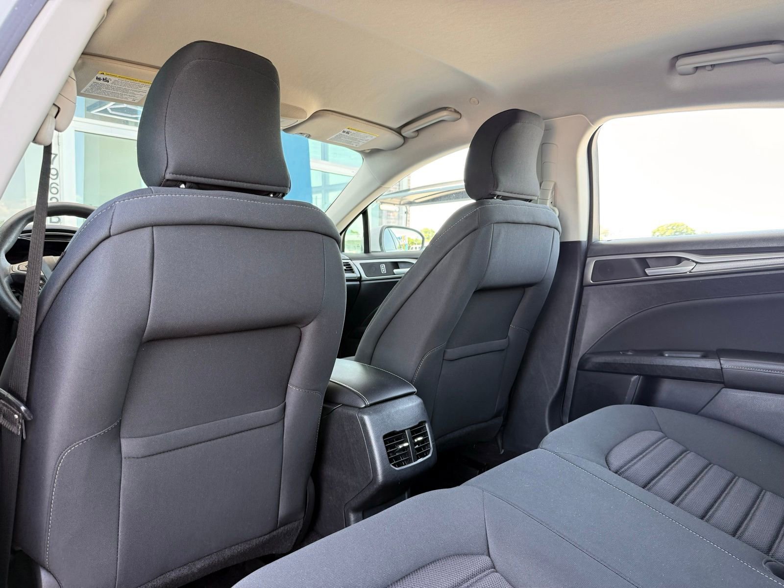 Used 2019 Ford Fusion SE FWD image 15