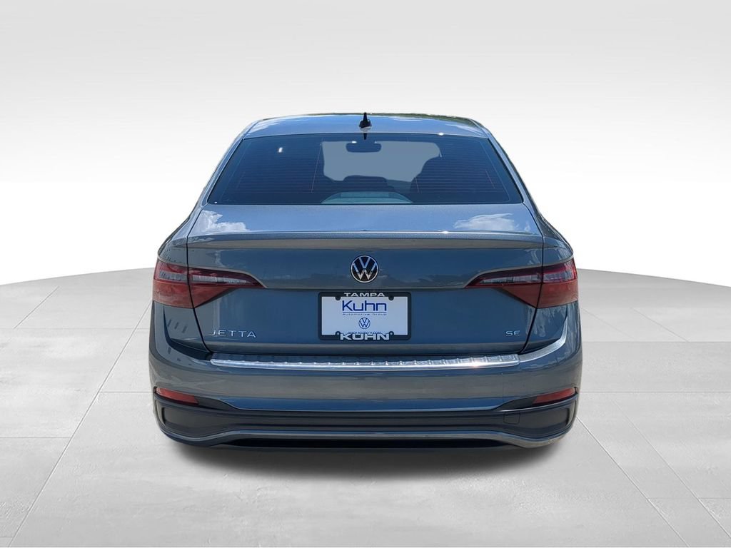 Certified 2024 Volkswagen Jetta SE w/ Panoramic Sunroof Package FWD image 5