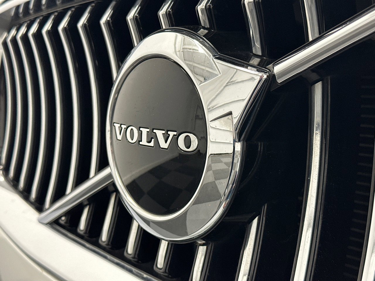 Used 2020 Volvo XC90 T6 Momentum w/ Protection Package Premier image 14