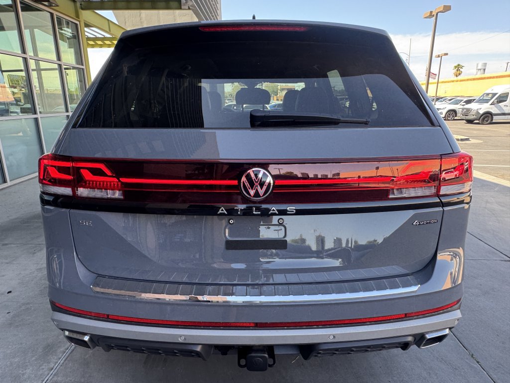Used 2024 Volkswagen Atlas Peak Edition SE AWD/4WD image 13