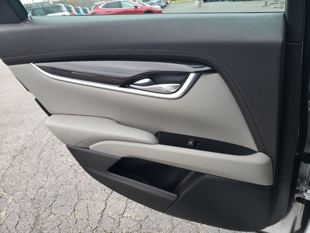 Used 2013 Cadillac XTS Premium image 15