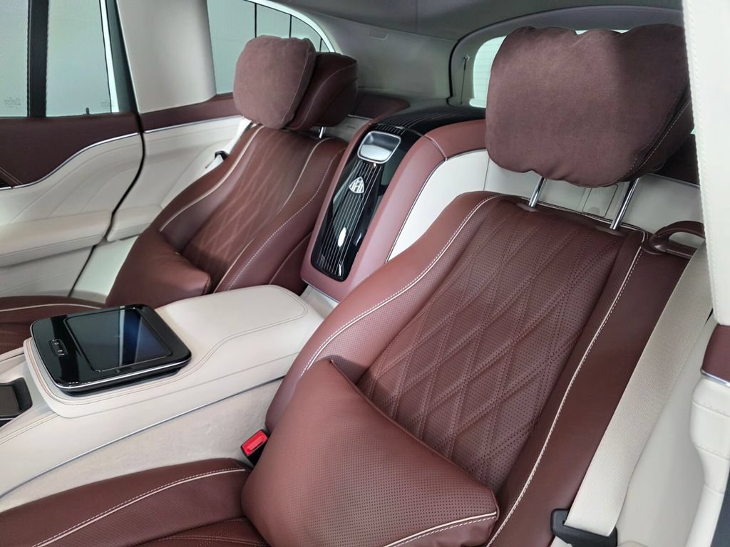 Certified 2025 Mercedes-Benz Maybach GLS 600 4MATIC image 16
