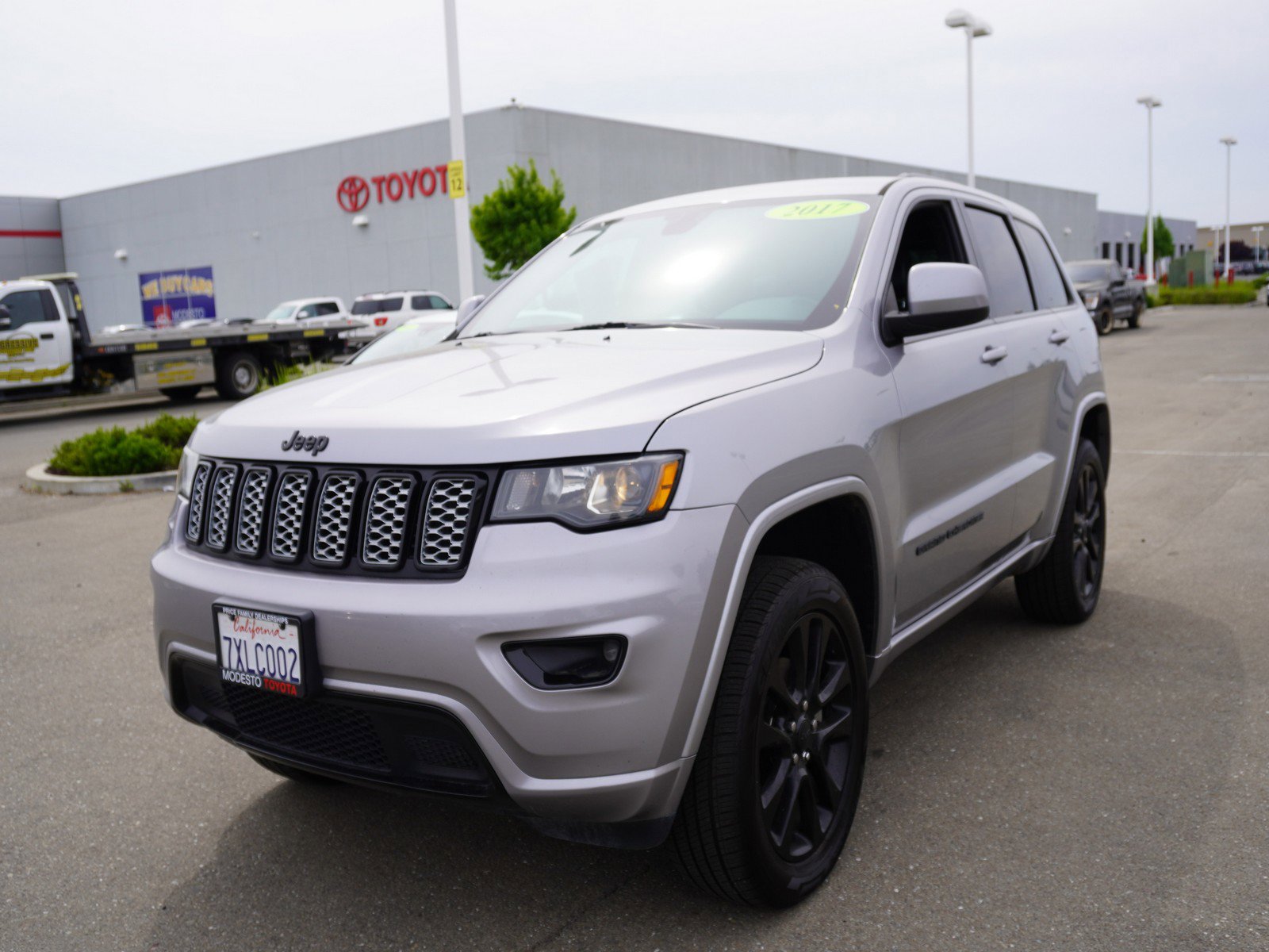 Used 2017 Jeep Grand Cherokee Altitude image 7
