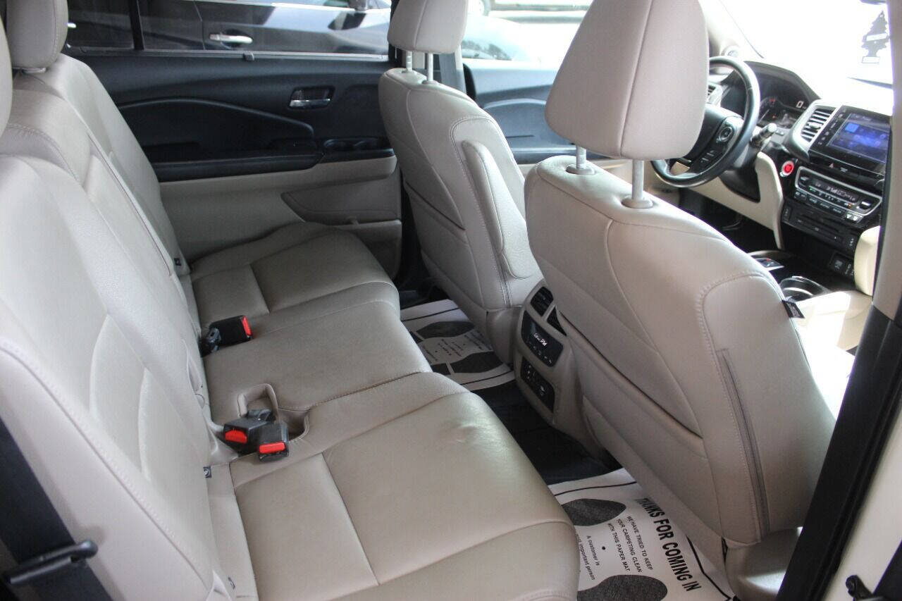 Used 2017 Honda Pilot Touring image 11