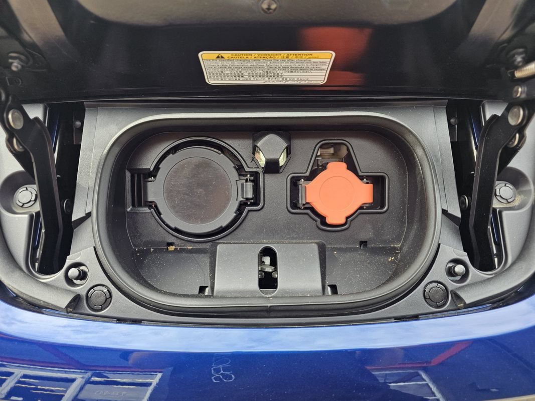Used 2025 Nissan Leaf S FWD image 27