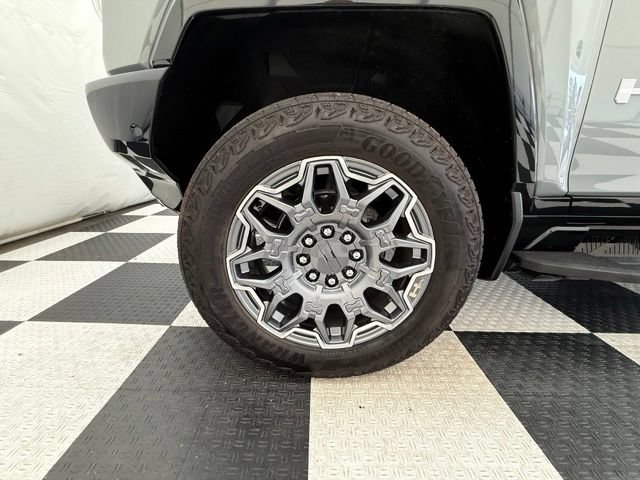 Used 2024 GMC Hummer EV 3X AWD/4WD image 11