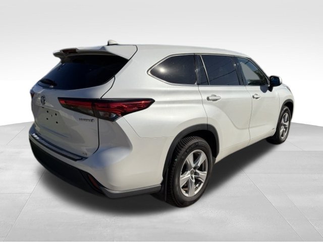 Used 2022 Toyota Highlander LE AWD/4WD image 6