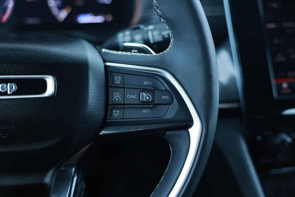 Used 2023 Jeep Grand Cherokee Altitude AWD/4WD image 22