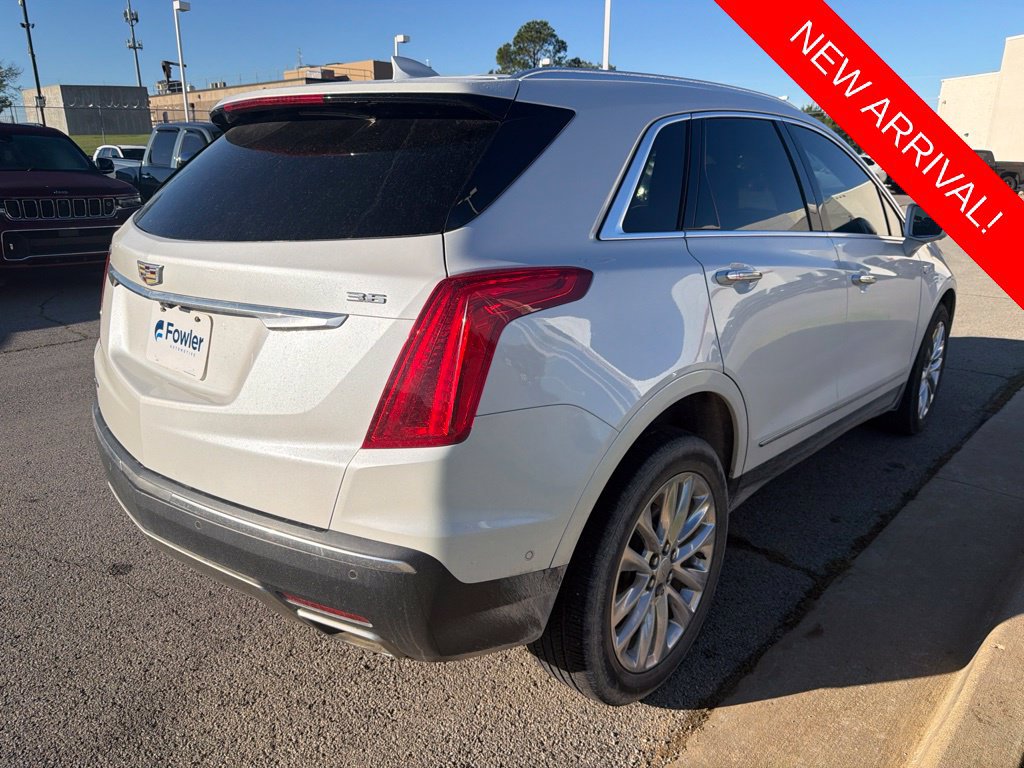 Used 2017 Cadillac XT5 Platinum w/ Driver Assist Package AWD/4WD image 4