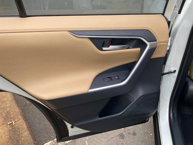 Used 2019 Toyota RAV4 Limited w/ Advanced Technology Package image 11