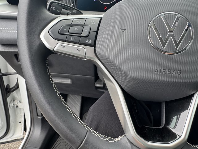 Used 2025 Volkswagen Tiguan SE AWD/4WD image 23