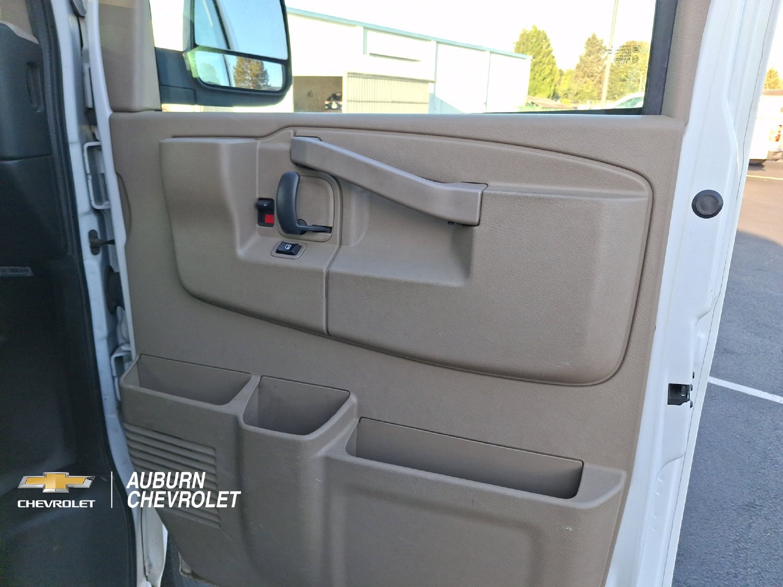 Used 2017 Chevrolet Express 2500 Extended RWD image 21