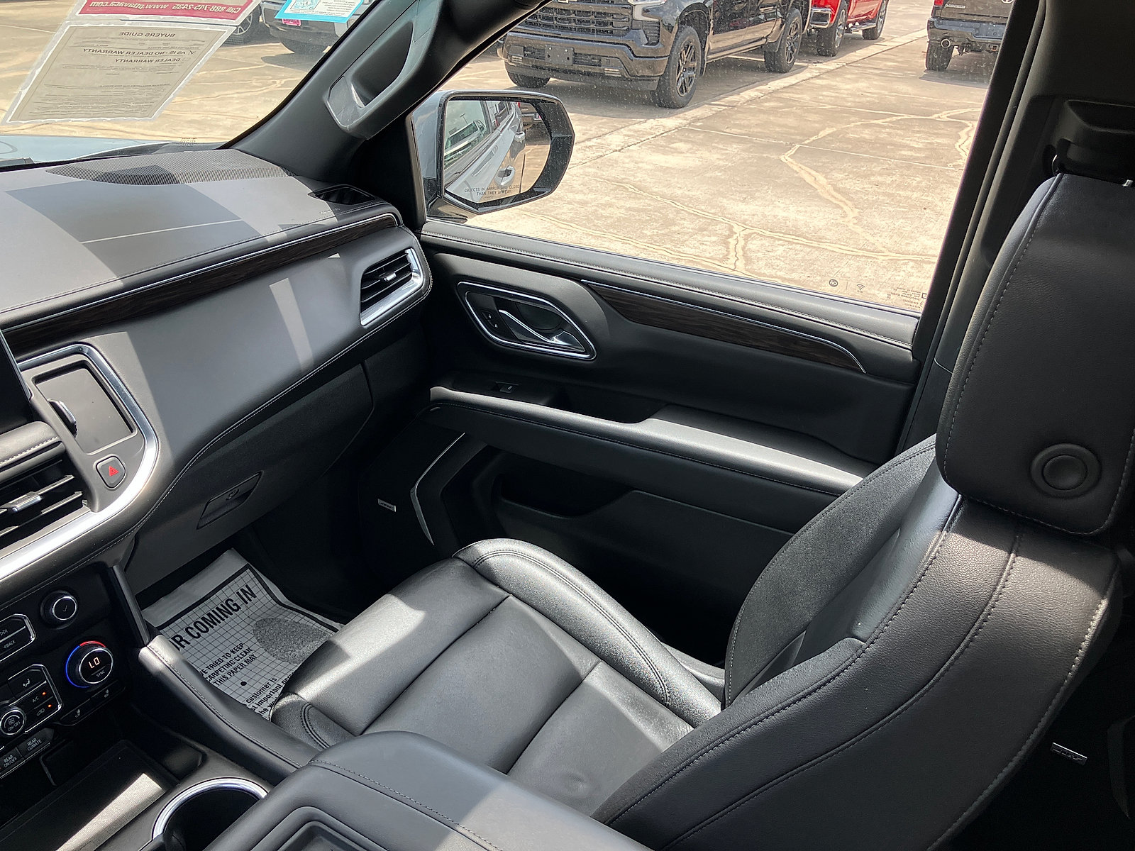 Used 2023 Chevrolet Tahoe Z71 w/ Z71 Off-Road Package AWD/4WD image 23