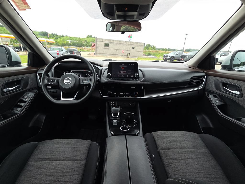 Used 2021 Nissan Rogue SV AWD/4WD image 29