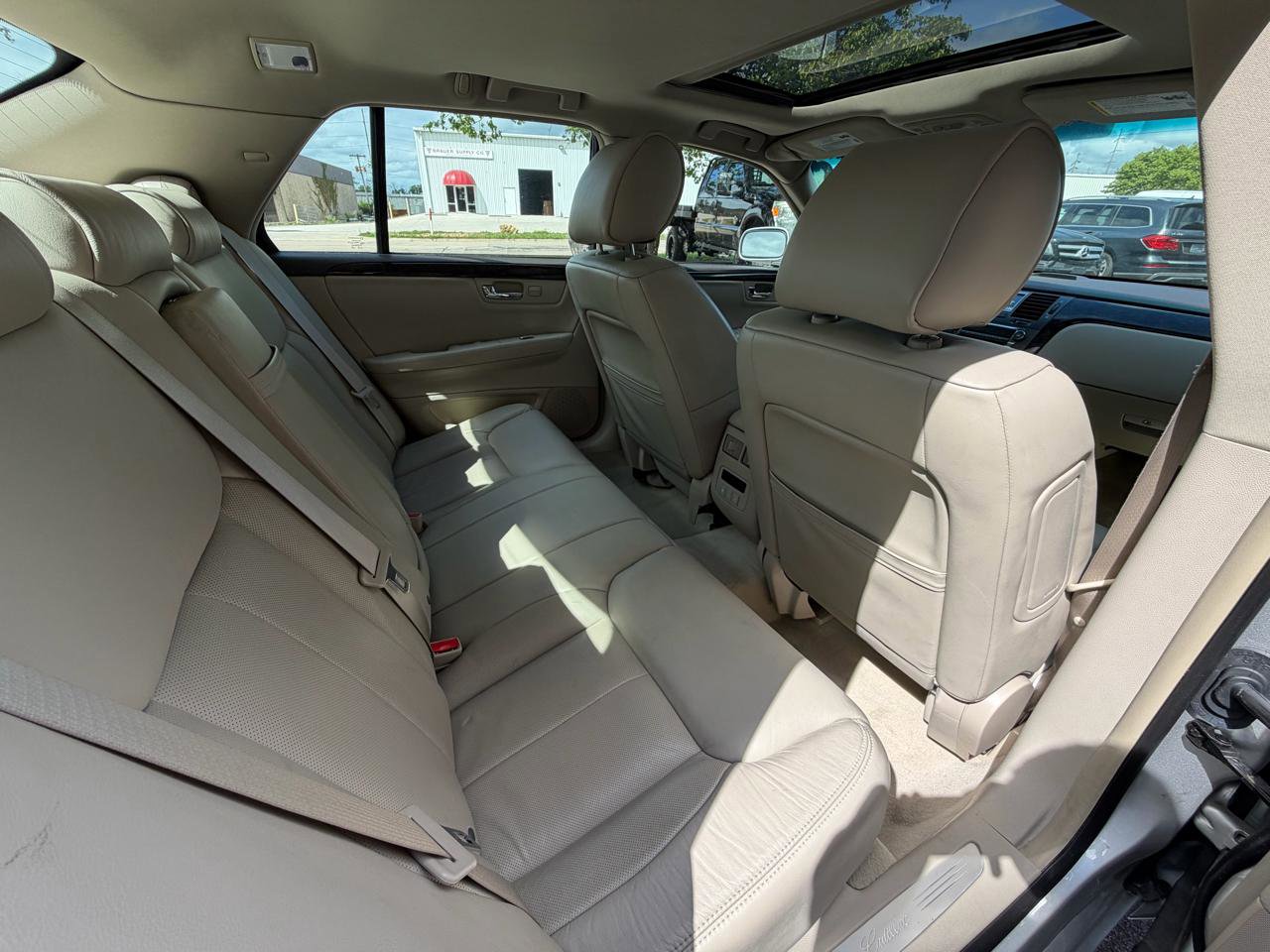 Used 2010 Cadillac DTS Luxury FWD image 26