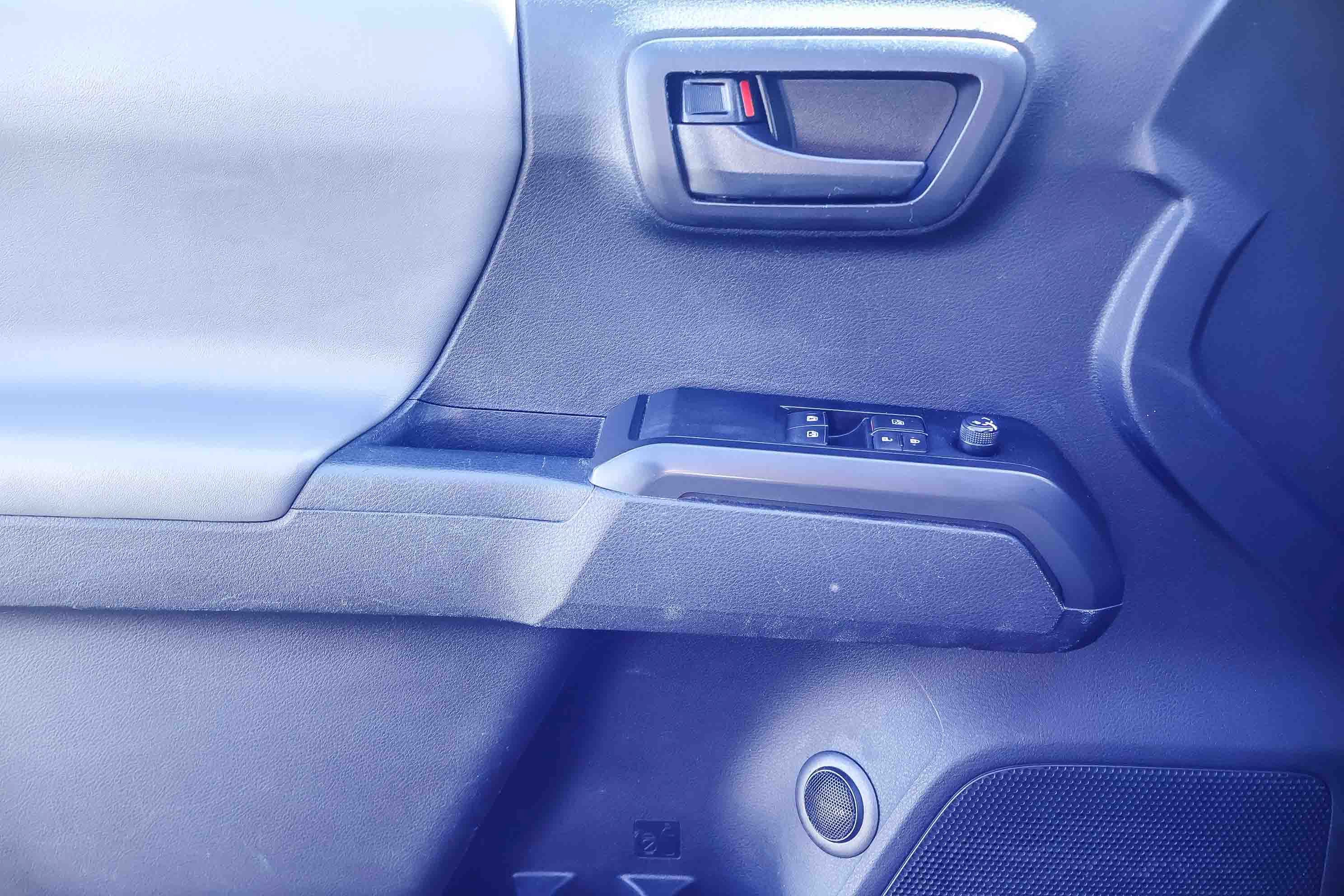 Used 2020 Toyota Tacoma SR RWD image 9