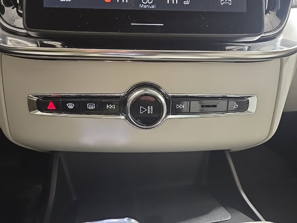 Used 2026 Volvo XC90 B6 Ultra image 18