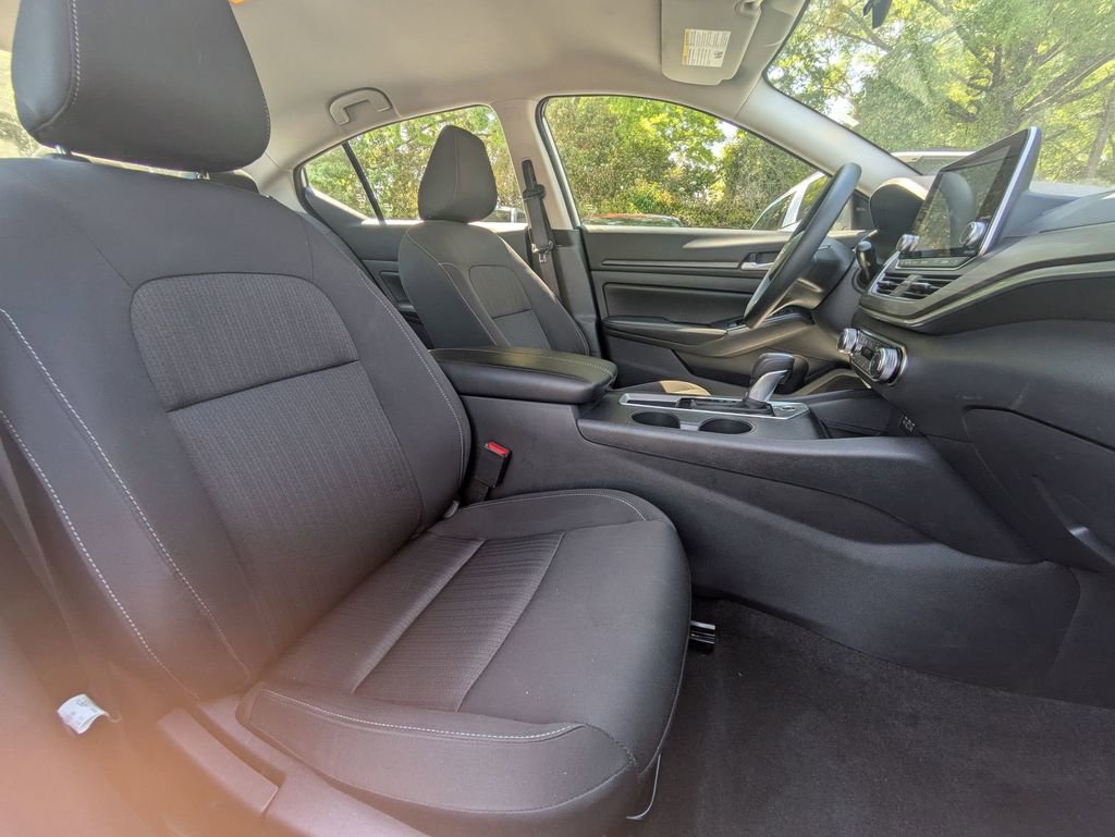 Used 2025 Nissan Altima 2.5 SV image 27