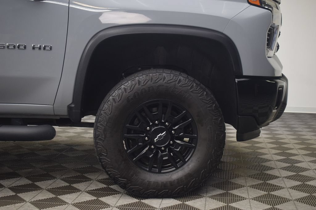 Used 2024 Chevrolet Silverado 2500 ZR2 w/ Technology Package AWD/4WD image 34